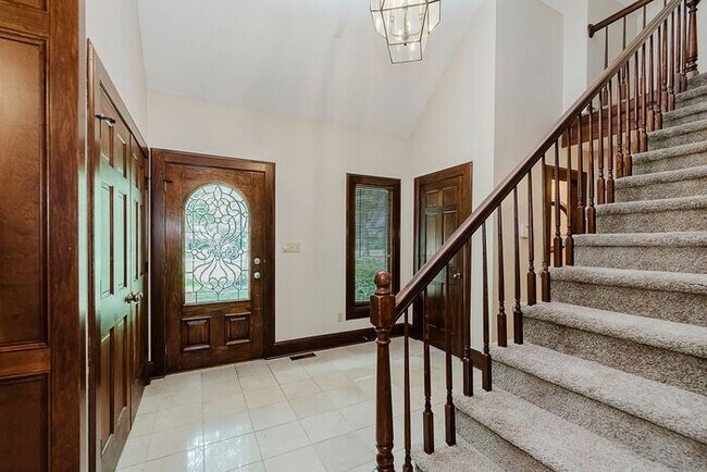 Building Photo - Large Executive Home in Carmel Schools