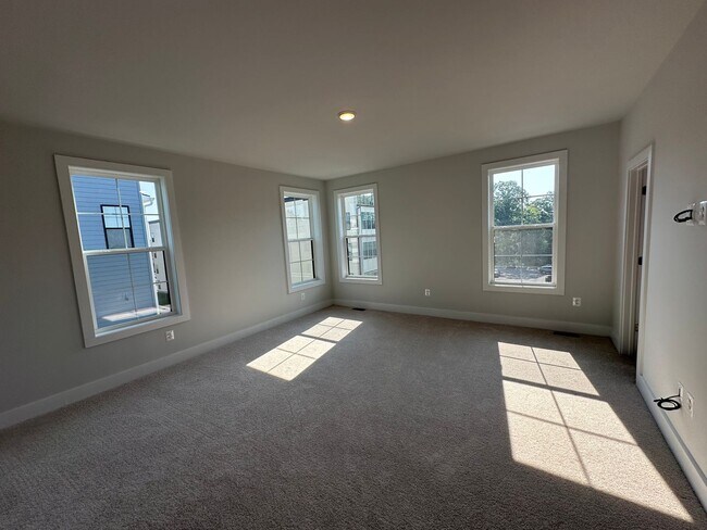Building Photo - For Rent: Luxurious Short Pump Condo at Gateway Square - $3,200/Month.