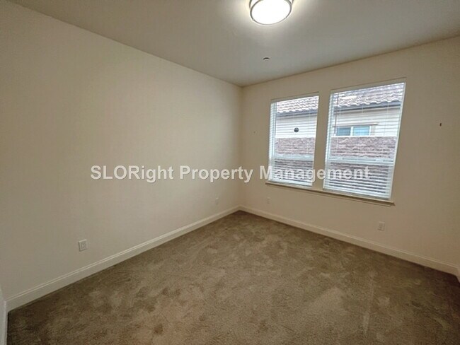Building Photo - AVAILABLE AUGUST - Spacious Nipomo Home - 2 Bed + spacious den / 2 Bath