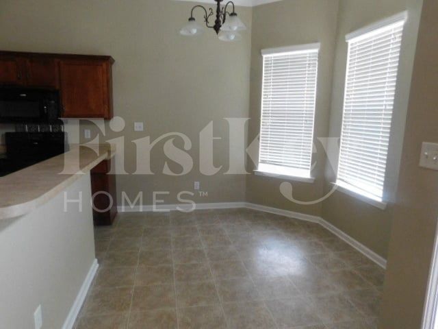 Building Photo - 4655 Tulip Creek Dr
