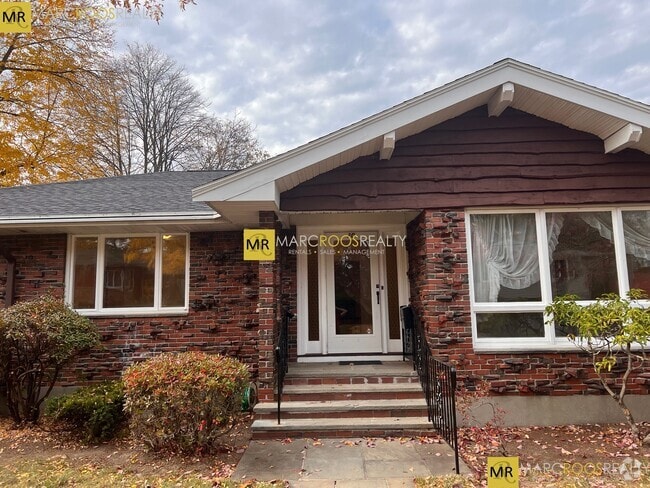Building Photo - 20 Mossdale Rd