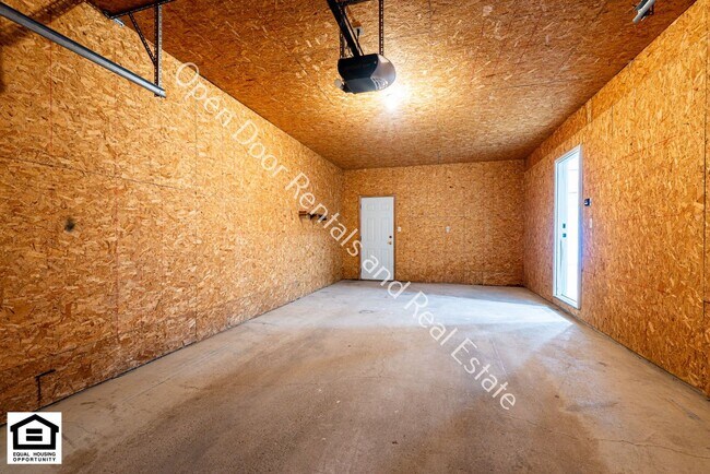 Building Photo - 15012 Tally Ho Dr