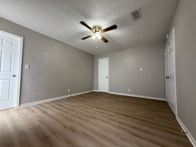 Building Photo - R.Patel Properties2 (12310 Willow Wild Dr)