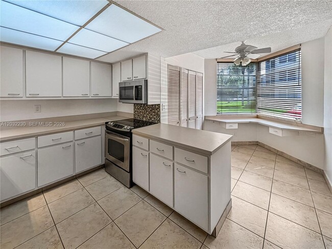 Building Photo - 9531 Seagrape Dr