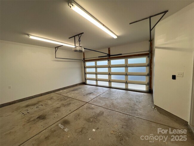 Building Photo - 1106 N Alexander St