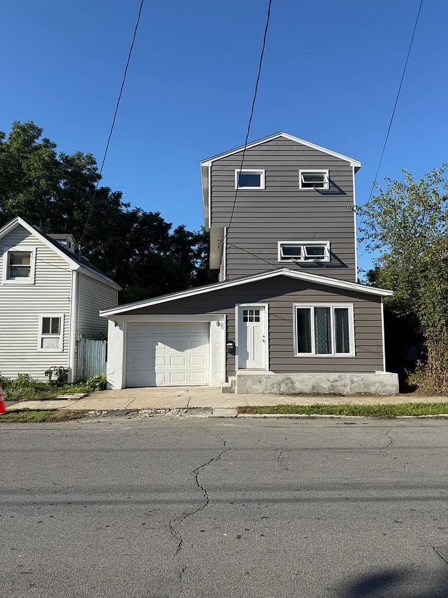 Building Photo - 1346 10th Ave