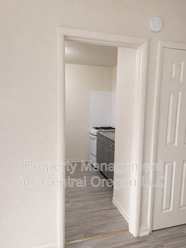 Building Photo - 1711 US-26