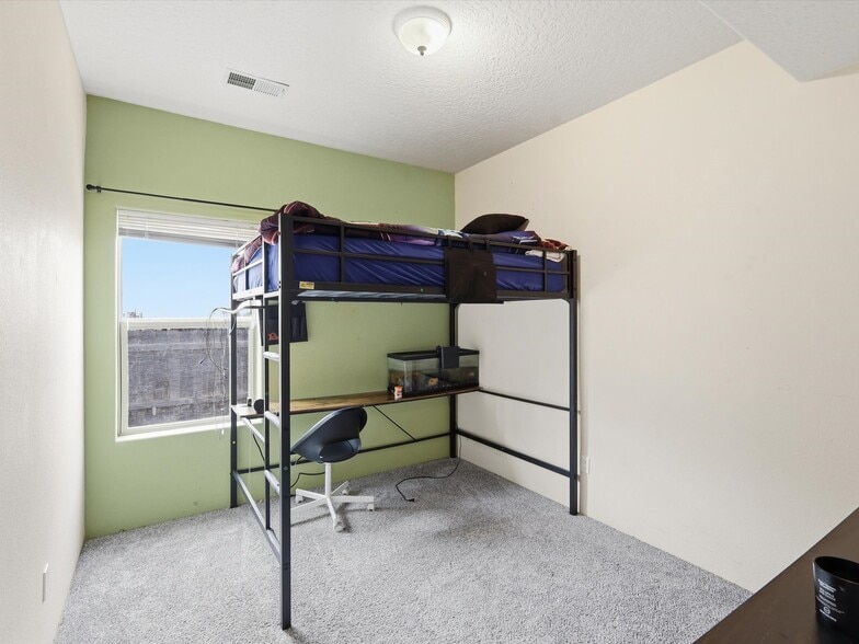 Building Photo - 3224 Nizhoni Dr