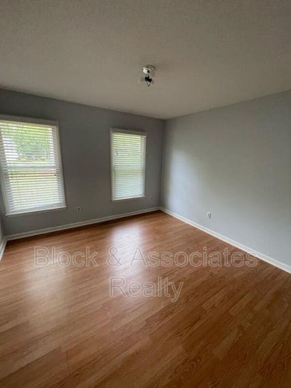 Building Photo - 8 Bradsher Ct