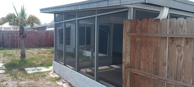 Building Photo - 7410 Moravian Dr