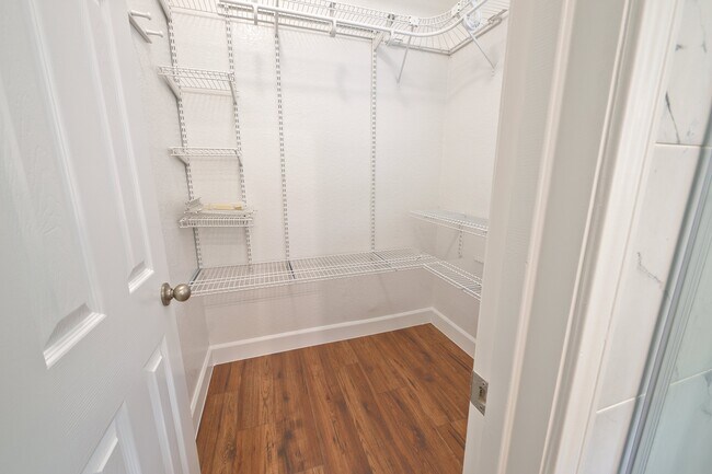 Building Photo - 3001 Claybrook Dr