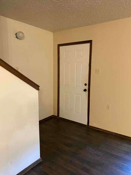 Building Photo - 420 Wedgewood St