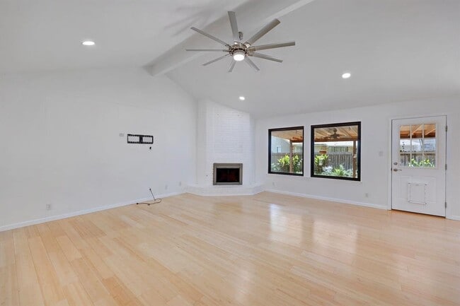 Building Photo - 10229 Missel Thrush Dr
