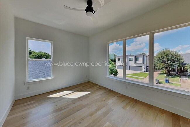 Building Photo - 805 S Glasgow Dr
