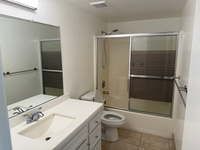 Building Photo - 1480 Sunflower Cir N