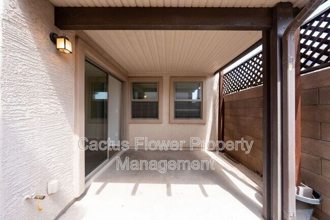 Building Photo - 2721 E Bart St