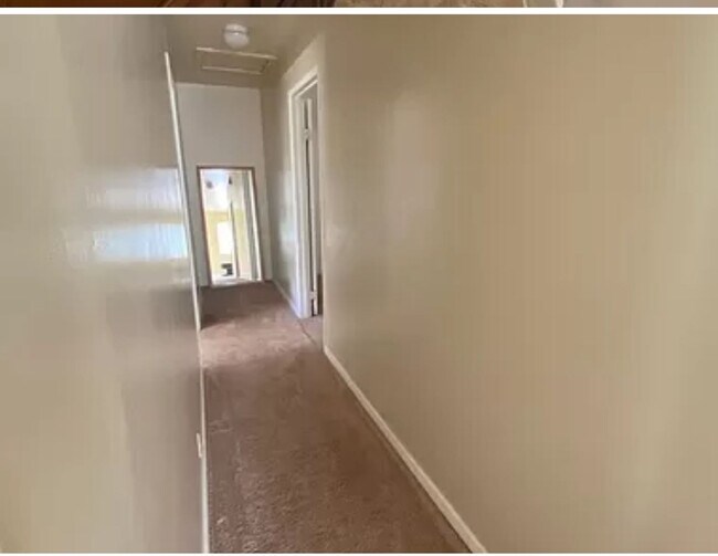 Building Photo - Spacious two-bedroom, two-bathroom apartme...