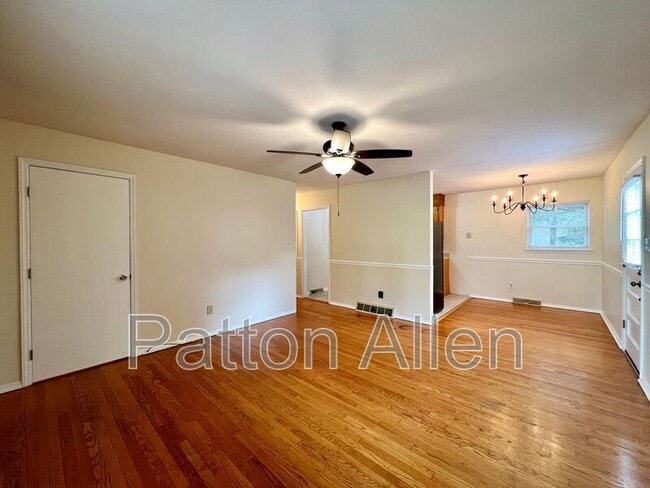 Building Photo - 14 Friendly Hollow