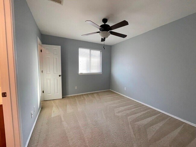 Building Photo - 9432 Castle Pines Dr
