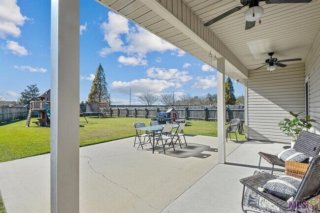 Building Photo - Magnolia Lakes Subdivision off Burbank