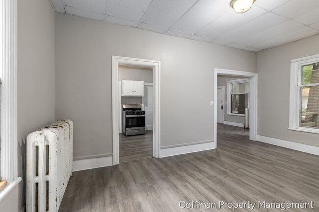 Building Photo - 1545 Queen Ave NE