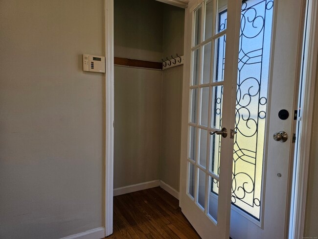 Building Photo - 11 Brookfield Dr