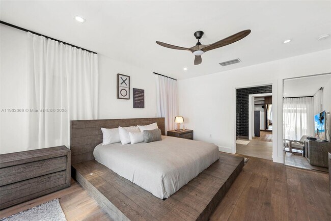 Building Photo - 970 S Shore Dr