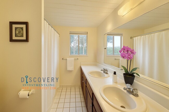 Building Photo - 3+ Bedroom Modern El Cerrito Hills Home
