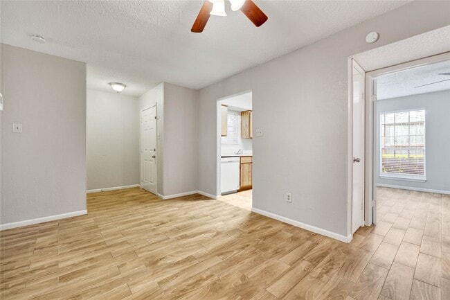 Building Photo - 2800 Jeanetta St