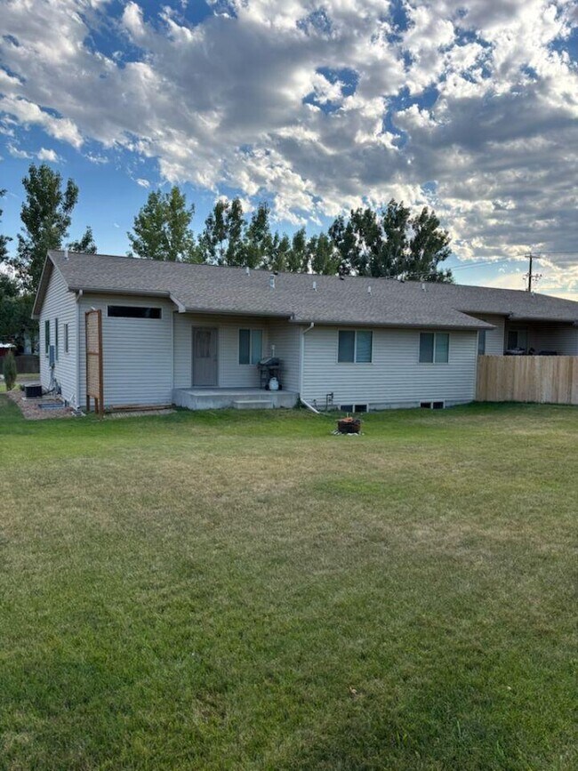 Building Photo - 3 bedroom in Billings MT 59105