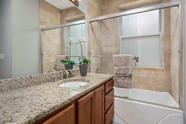 main bathroom with jacuzzi tub and washer/dryer - 1332 W Greenleaf Ave