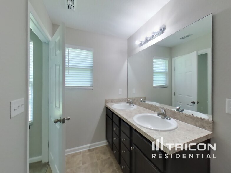 Building Photo - 1288 Sarahs Landing Dr
