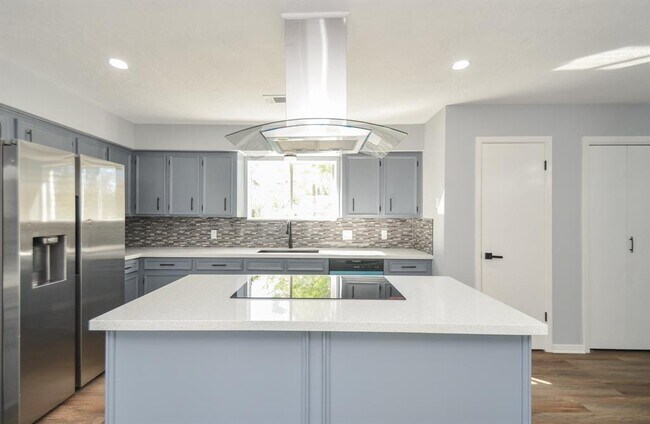Building Photo - 48 Artesia