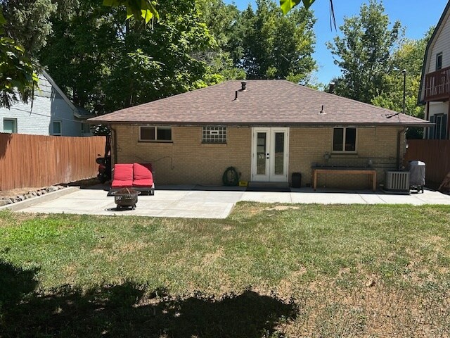 Includes use of large back yard and patio - 4571 Beach Ct