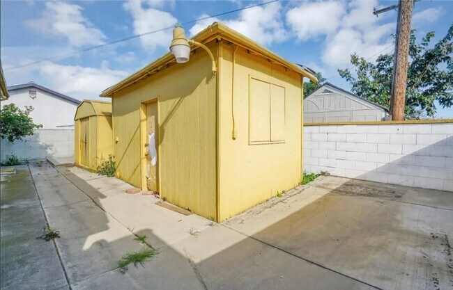 Building Photo - 1105 W 156th St