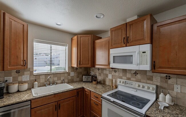 Building Photo - 13829 N 43rd St