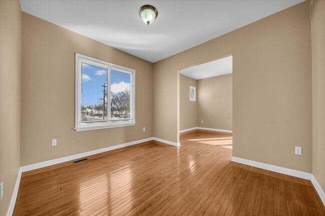 Building Photo - 1407 E 14 Mile Rd