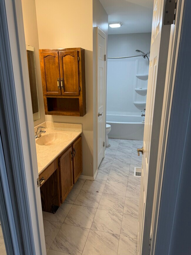 Building Photo - 1492 Sanzon Dr