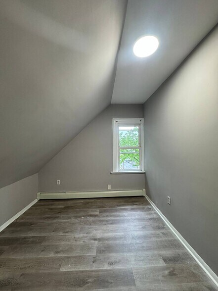 Building Photo - 72 Linden Ave