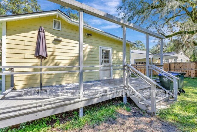 Building Photo - 204 S Hampton St