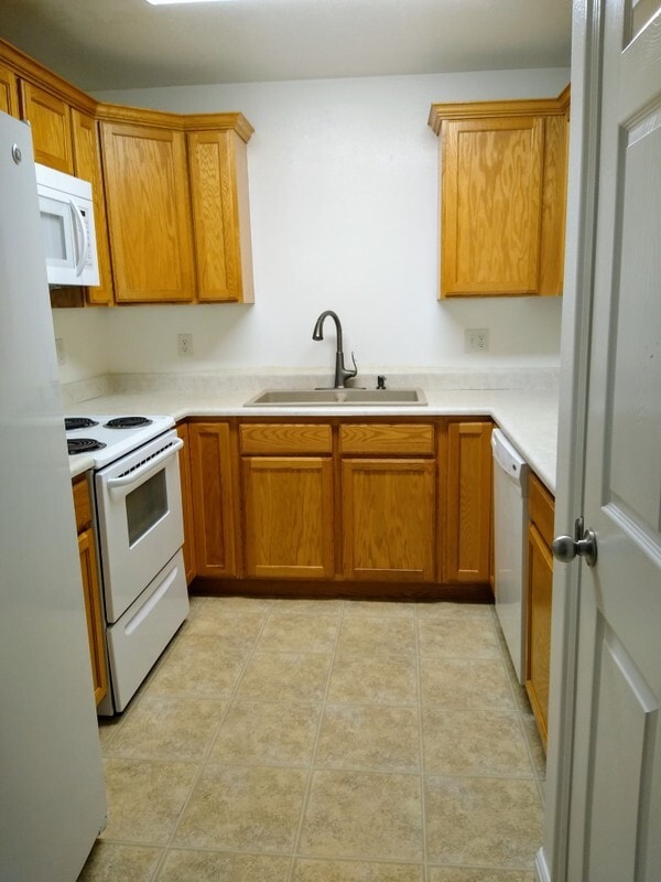 Building Photo - 1582 Westbury Way