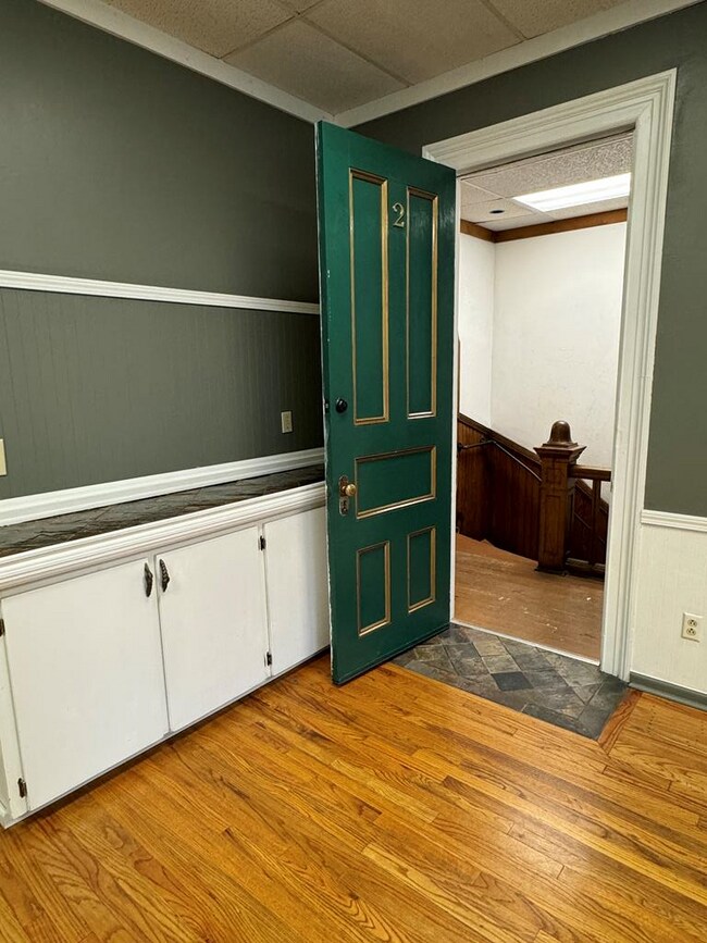 Building Photo - 11 Main St