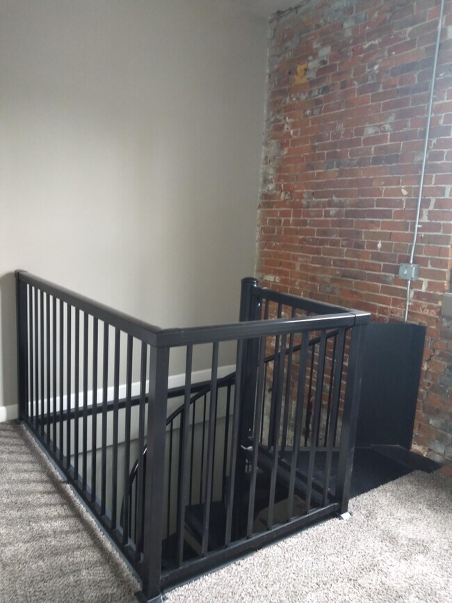 Building Photo - 427 Brady St