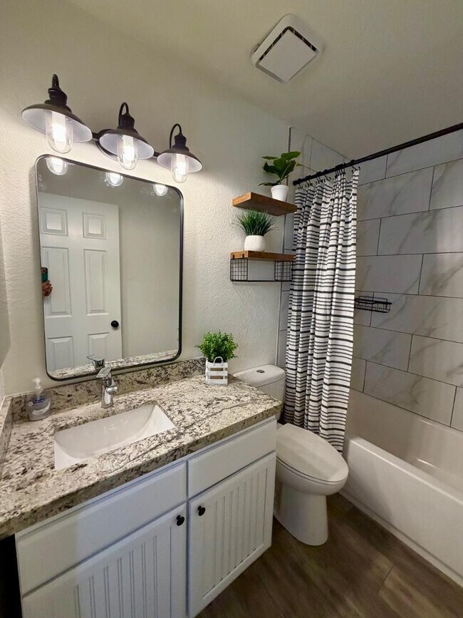 Building Photo - 3761 E Dulciana Ave