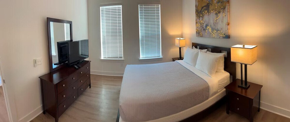 Building Photo - 611 Cooper River Cir