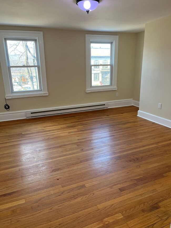 Building Photo - 39 Delafield St