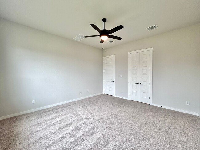 Building Photo - Modern 5/BR 4/BA with Stylish Finishes, Sp...