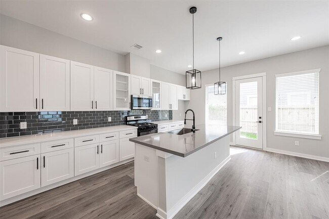 Building Photo - 8402 Berry Grn Ln
