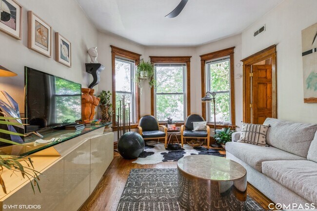 Livingroom - 1227 N Rockwell St