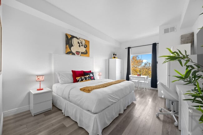 Building Photo - 8303 Palm Pkwy